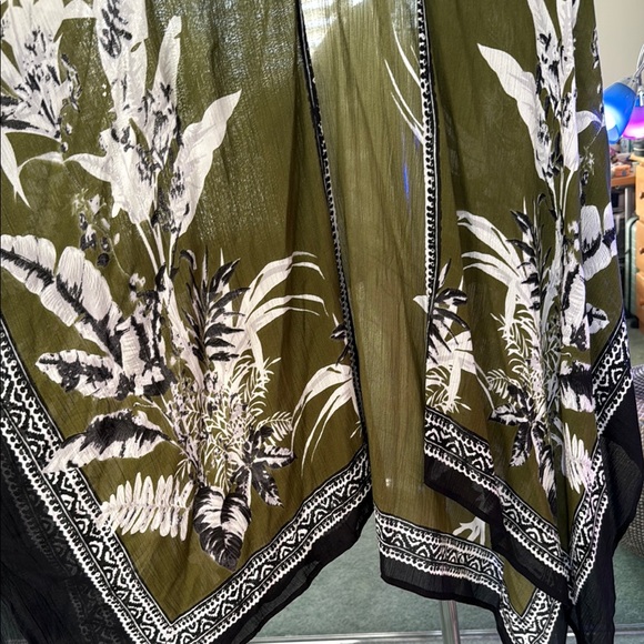 Vince Camuto Green and Black Curtains with Bold Accents - Picture 8 of 8